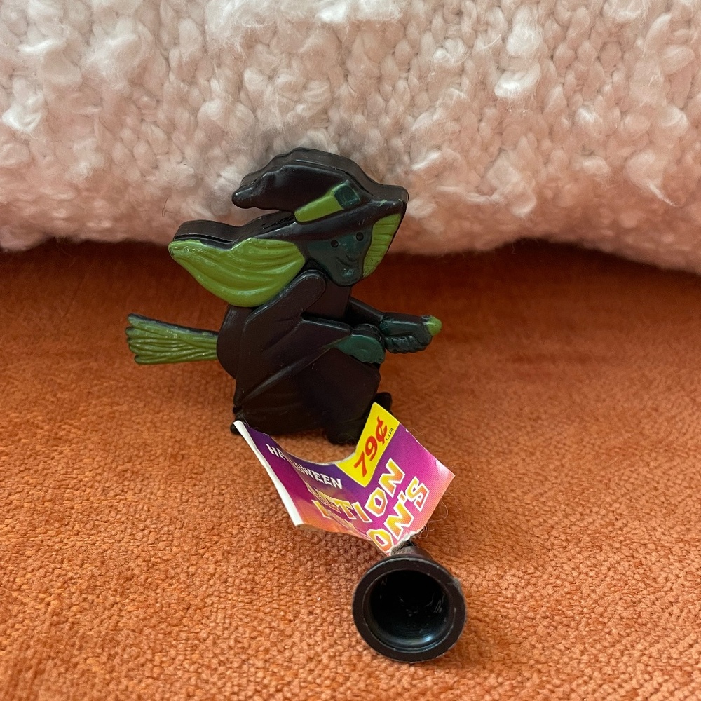 Vintage Halloween pull String Pin